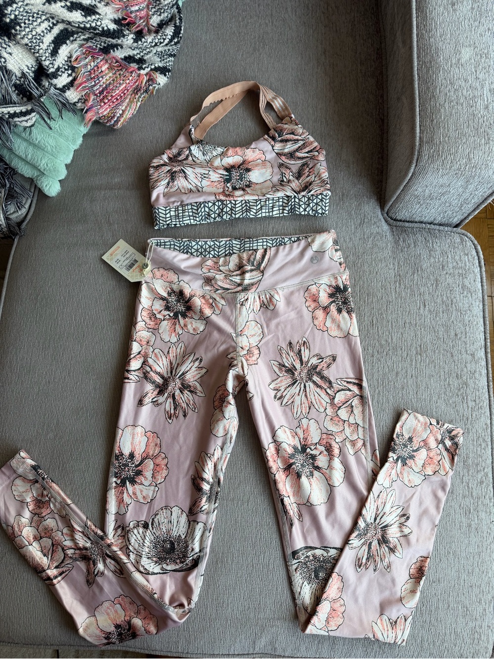 Mani Floral Pink Sports Bra & Legging Set Size Medium